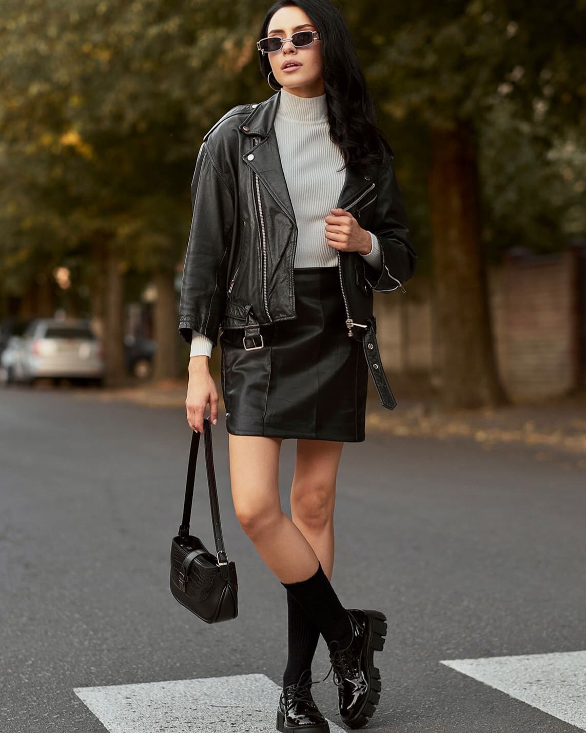 Ciorapi cu dungi albe și negre pentru un look casual